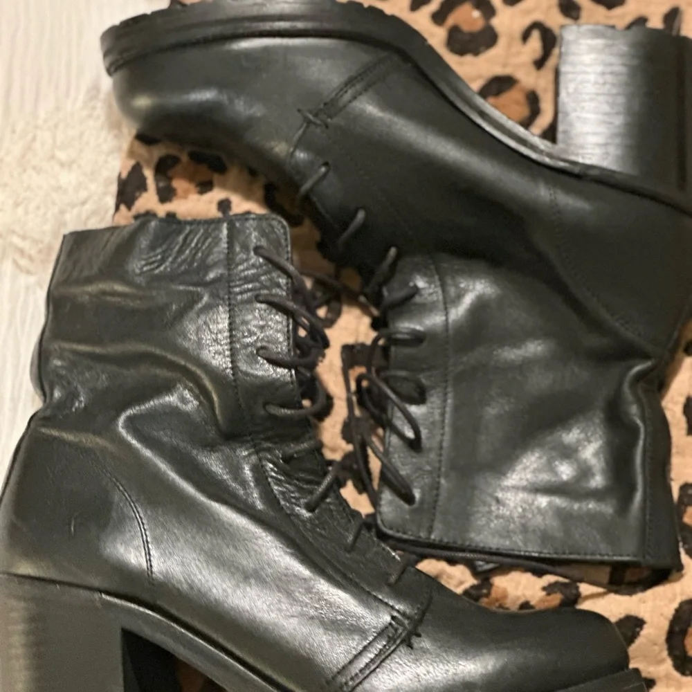 Frye Black Lace Up Leather Boots - Picture 5 of 9